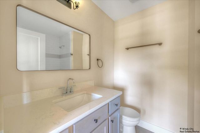 421 Haber Road 7, Cary, IL 60013