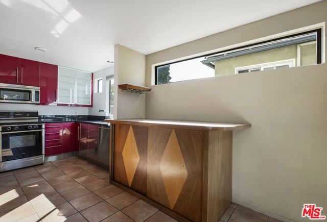 1017 Pearl Street E, Santa Monica, CA 90405