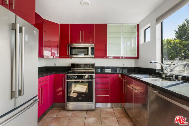 1017 Pearl Street E, Santa Monica, CA 90405