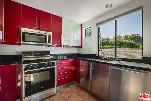 1017 Pearl Street E, Santa Monica, CA 90405