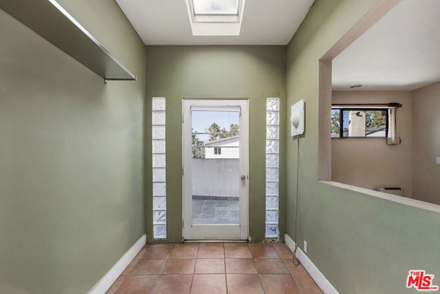 1017 Pearl Street E, Santa Monica, CA 90405