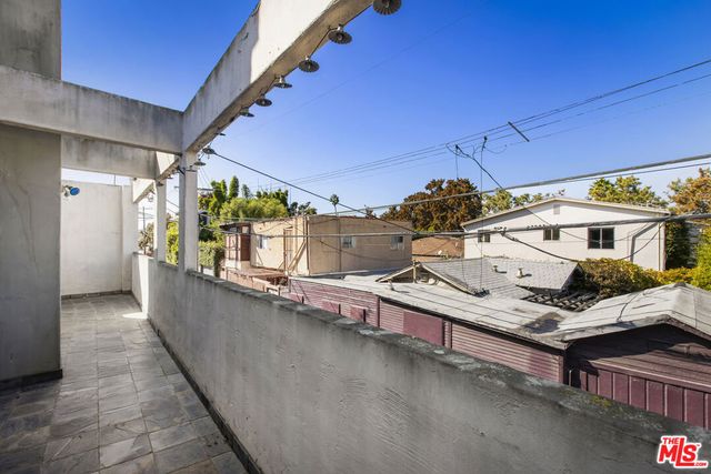 1017 Pearl Street E, Santa Monica, CA 90405