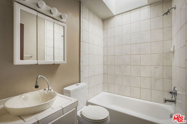 1017 Pearl Street E, Santa Monica, CA 90405