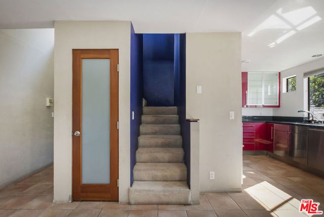 1017 Pearl Street E, Santa Monica, CA 90405