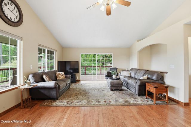 8766 W Barrett Dr, Rathdrum, ID 83858
