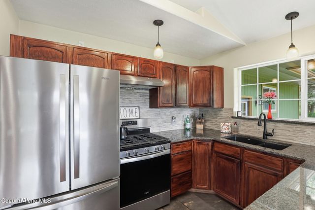 8766 W Barrett Dr, Rathdrum, ID 83858