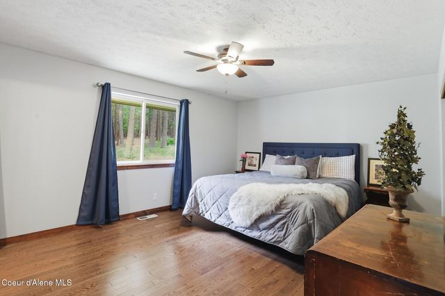8766 W Barrett Dr, Rathdrum, ID 83858