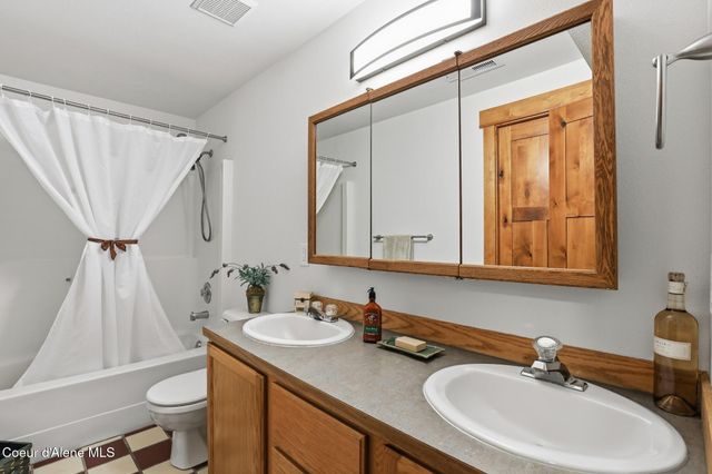8766 W Barrett Dr, Rathdrum, ID 83858