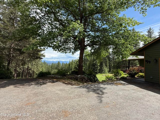8766 W Barrett Dr, Rathdrum, ID 83858