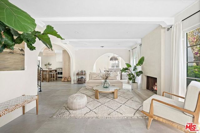 4267 Murietta Avenue, Sherman Oaks, CA 91423
