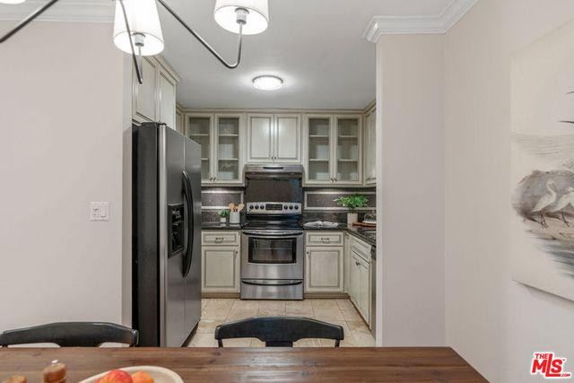 837 N West Knoll Drive 109, West Hollywood, CA 90069