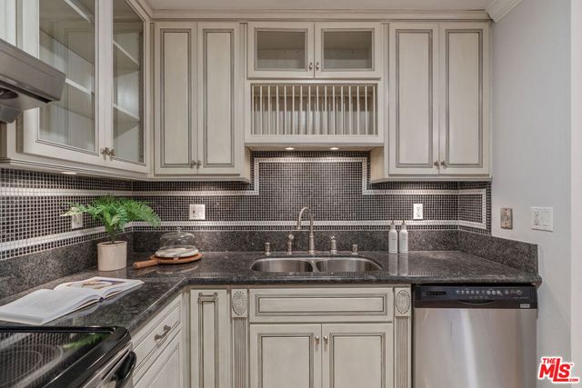 837 N West Knoll Drive 109, West Hollywood, CA 90069