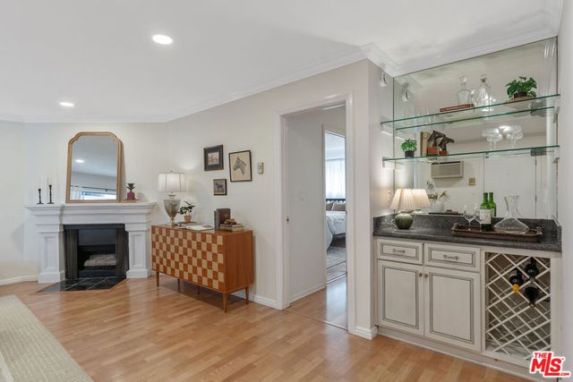 837 N West Knoll Drive 109, West Hollywood, CA 90069