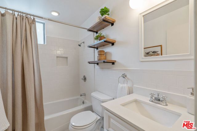 837 N West Knoll Drive 109, West Hollywood, CA 90069