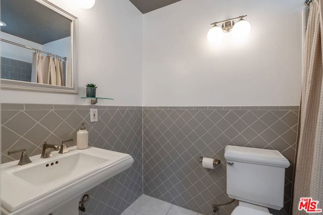 837 N West Knoll Drive 109, West Hollywood, CA 90069