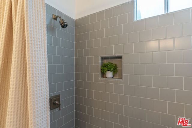 837 N West Knoll Drive 109, West Hollywood, CA 90069