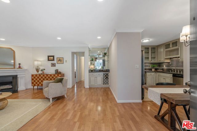 837 N West Knoll Drive 109, West Hollywood, CA 90069