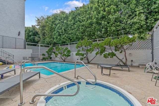 837 N West Knoll Drive 109, West Hollywood, CA 90069