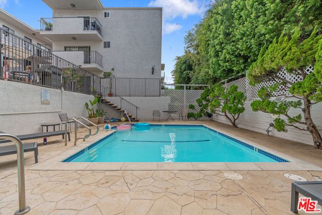 837 N West Knoll Drive 109, West Hollywood, CA 90069
