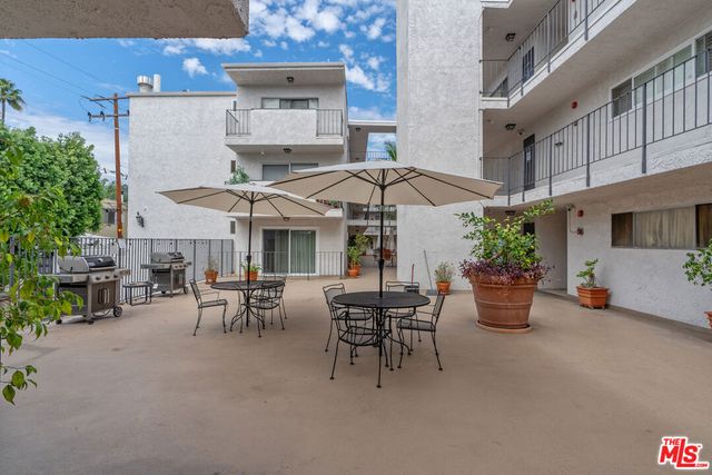 837 N West Knoll Drive 109, West Hollywood, CA 90069