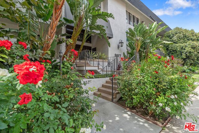 837 N West Knoll Drive 109, West Hollywood, CA 90069