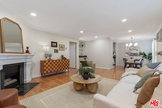 837 N West Knoll Drive 109, West Hollywood, CA 90069