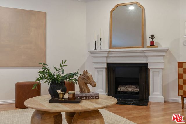 837 N West Knoll Drive 109, West Hollywood, CA 90069