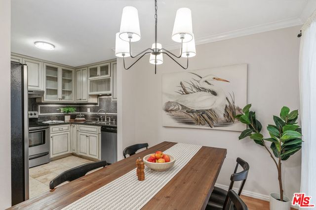 837 N West Knoll Drive 109, West Hollywood, CA 90069