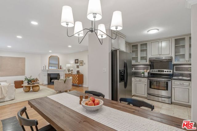 837 N West Knoll Drive 109, West Hollywood, CA 90069