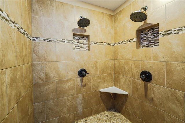 7507 Taylor Drive, Savage, MN 55378