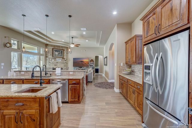 315 CIBOLO RIDGE DR, La Vernia, TX 78121