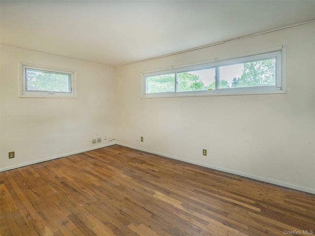 43 Plymouth Road, Port Washington, NY 11050