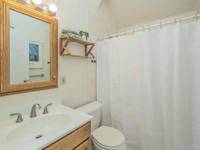 43 Plymouth Road, Port Washington, NY 11050
