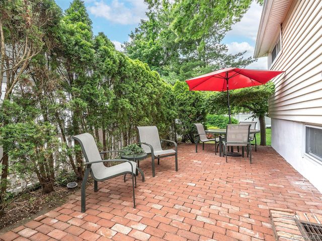43 Plymouth Road, Port Washington, NY 11050