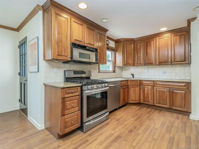 43 Plymouth Road, Port Washington, NY 11050