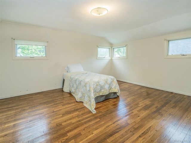 43 Plymouth Road, Port Washington, NY 11050