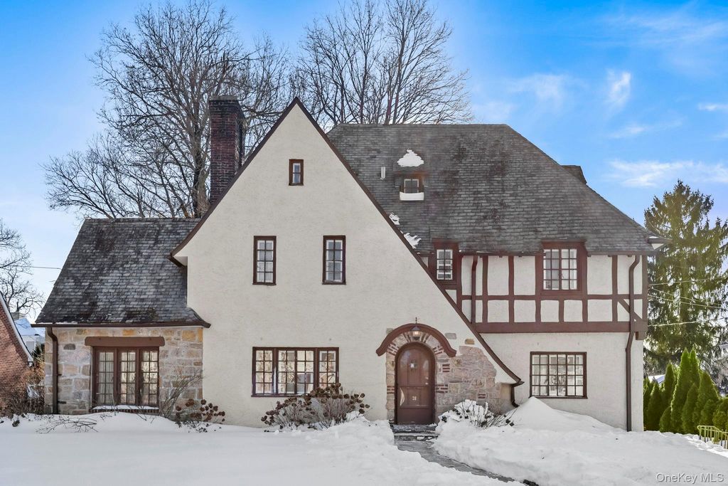 20 Lockwood Road, Scarsdale, NY 10583