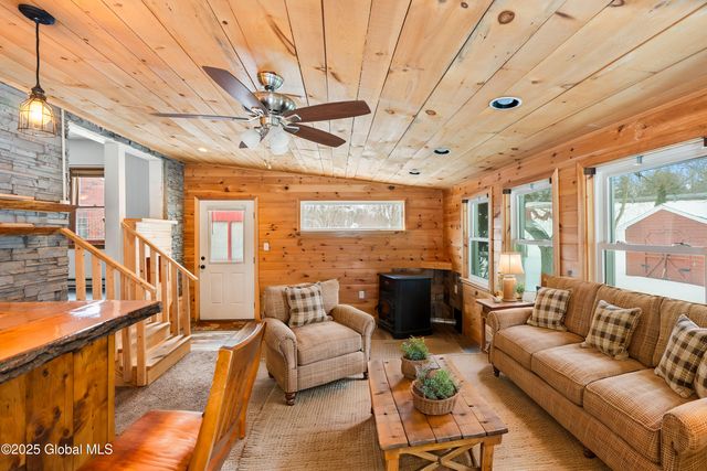 196 Conqua Lane, Rotterdam, NY 12306