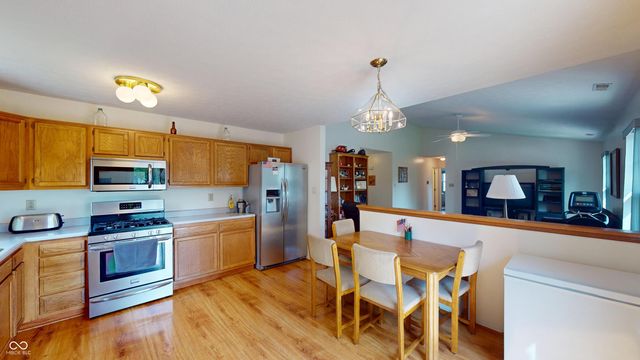 4221 Bay Leaf Circle, Indianapolis, IN 46237