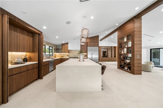 16105 Clear Oak Drive, Encino, CA 91436