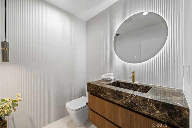 16105 Clear Oak Drive, Encino, CA 91436