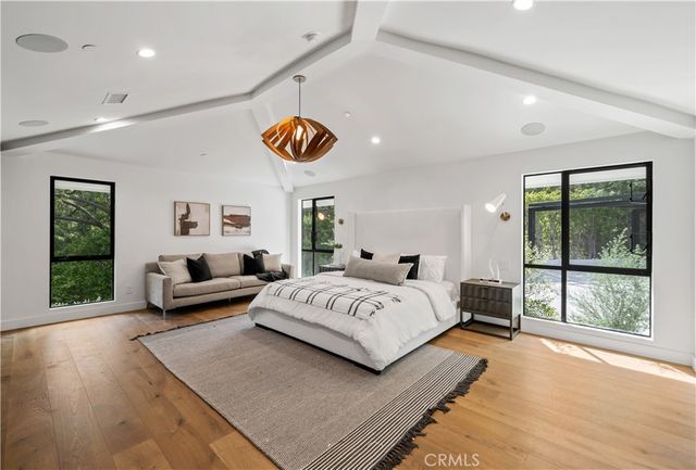 16105 Clear Oak Drive, Encino, CA 91436