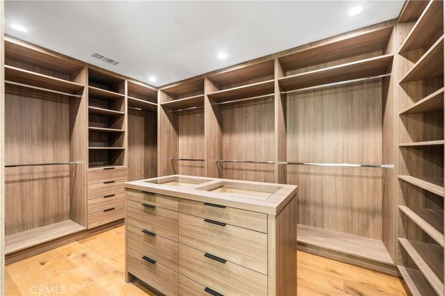 16105 Clear Oak Drive, Encino, CA 91436