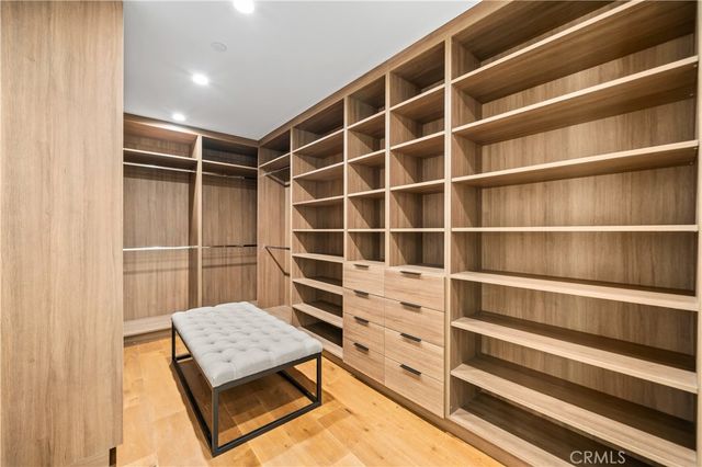 16105 Clear Oak Drive, Encino, CA 91436