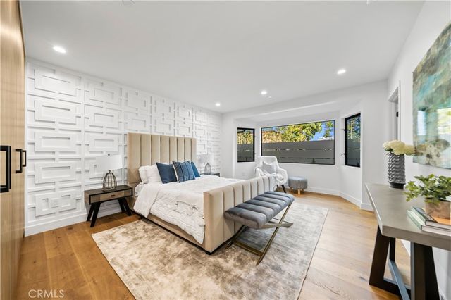 16105 Clear Oak Drive, Encino, CA 91436