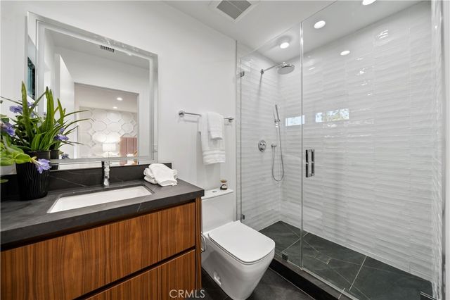 16105 Clear Oak Drive, Encino, CA 91436