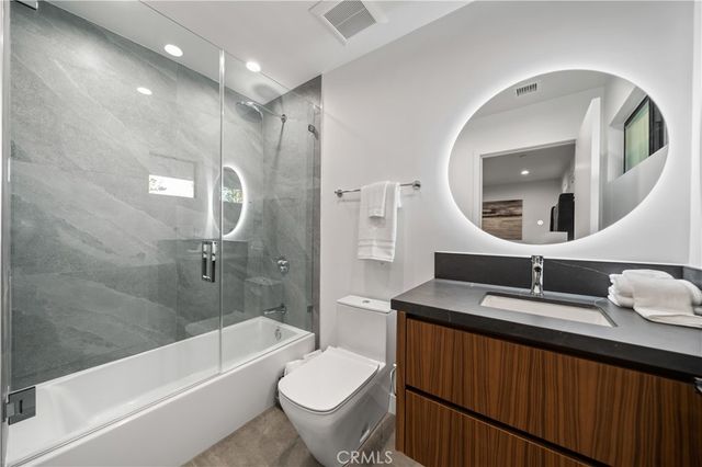 16105 Clear Oak Drive, Encino, CA 91436
