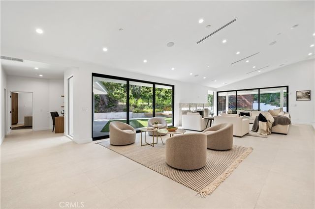 16105 Clear Oak Drive, Encino, CA 91436