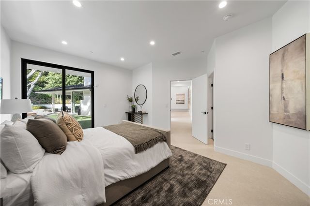 16105 Clear Oak Drive, Encino, CA 91436