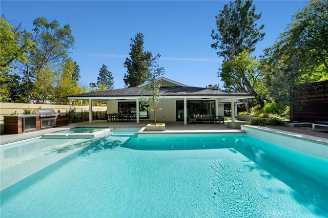 16105 Clear Oak Drive, Encino, CA 91436